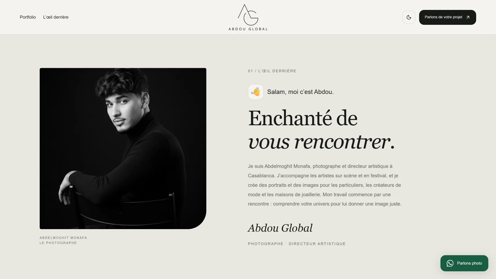 Page d’accueil du site Abdou Global : portrait du photographe et présentation « Enchanté de vous rencontrer ».